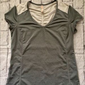 Lucy Women’s Short Sleeve V-Neck Yoga Size M